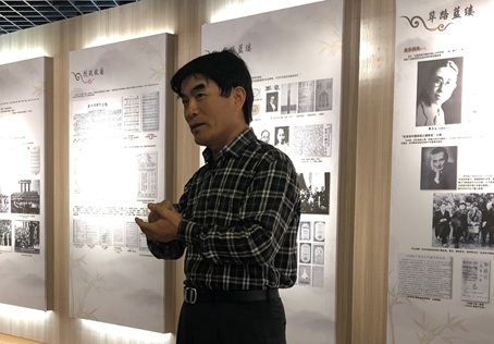 李明明老师为参加培训的志愿者进行指导.jpg