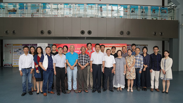 上海歌剧史主题会合影_副本.jpg